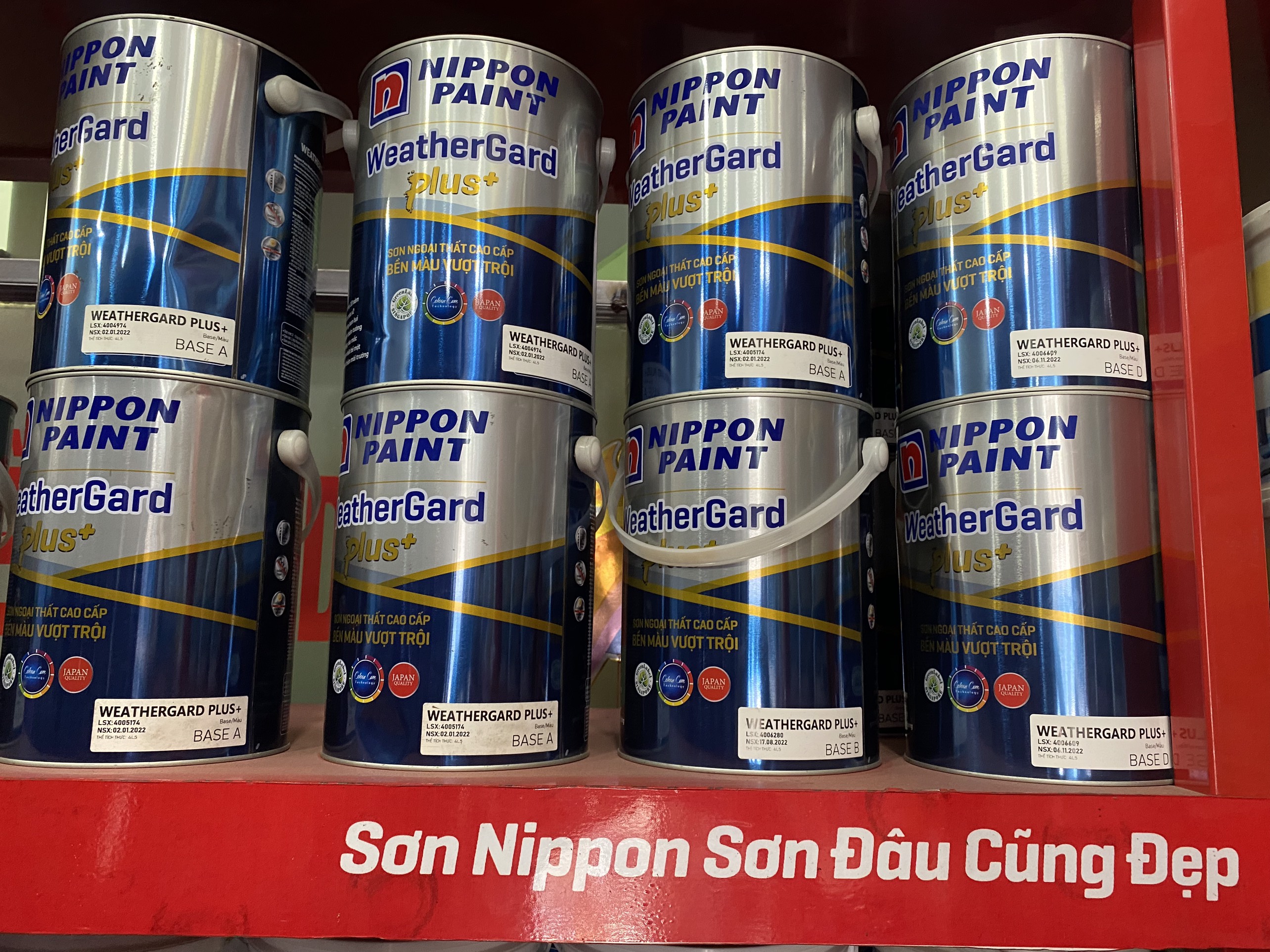 Sơn ngoại thất Cao Cấp WeatherGard Plus+ có độ bền cao có khả năng chống thấm nước cao