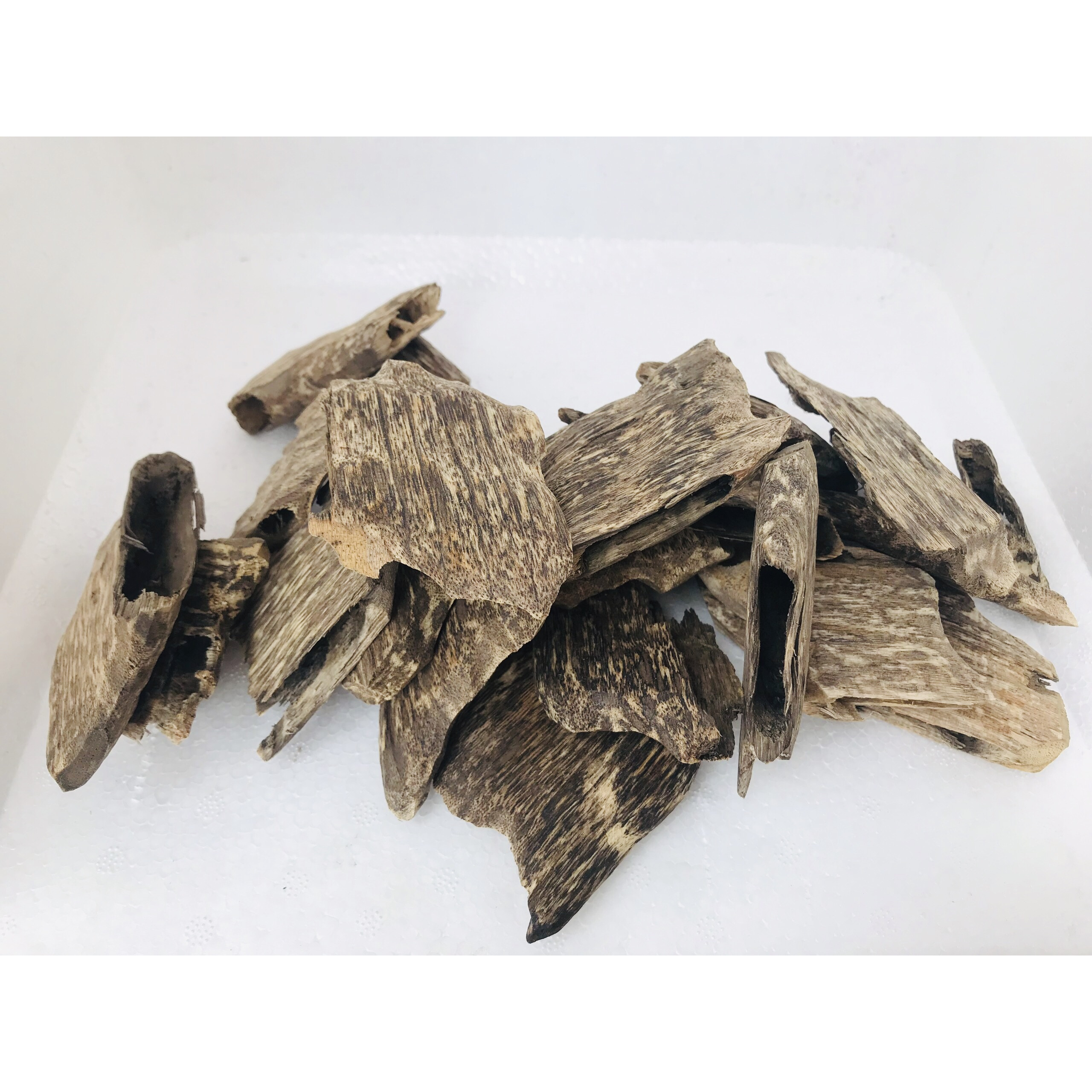 Trầm hương miếng tự nhiên Quảng Nam ( 60g loại đặc biệt )