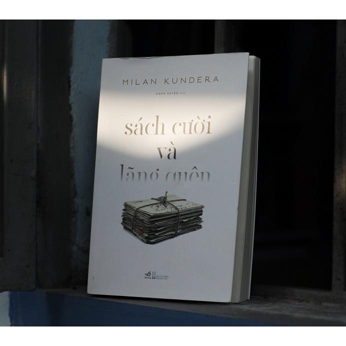 Sách Sách cười và lãng quên - Nhã Nam - BẢN QUYỀN
