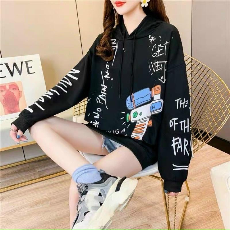 Áo hoodie pe nỉ ngoại có nón chất vải dày dặn và mềm mịn in hình tàu bay siêu kute, có 2 màu trắng đen