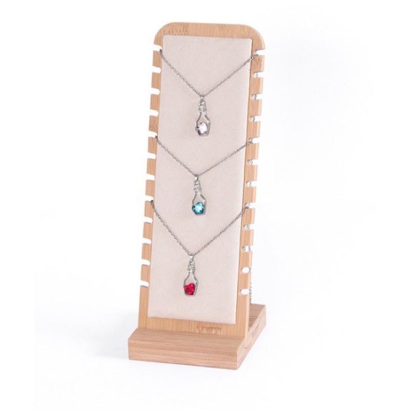 Kệ trưng dây chuyền gỗ decor cho shop