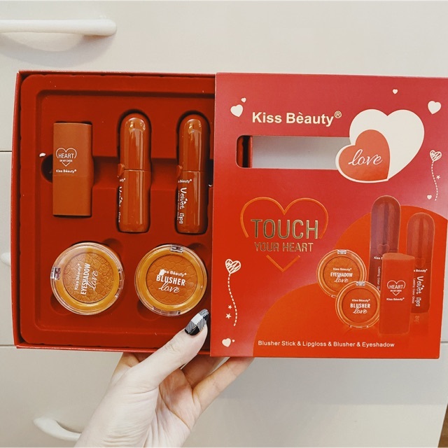 Bộ Trang Điểm Kiss Beauty Đỏ 5 Sản Phẩm Touch Your Heart