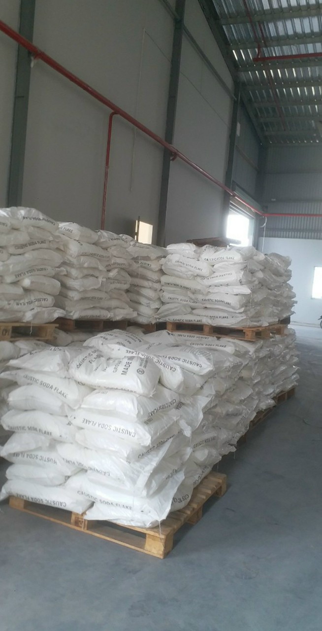 Xút vảy 99% đầy kho nhà em