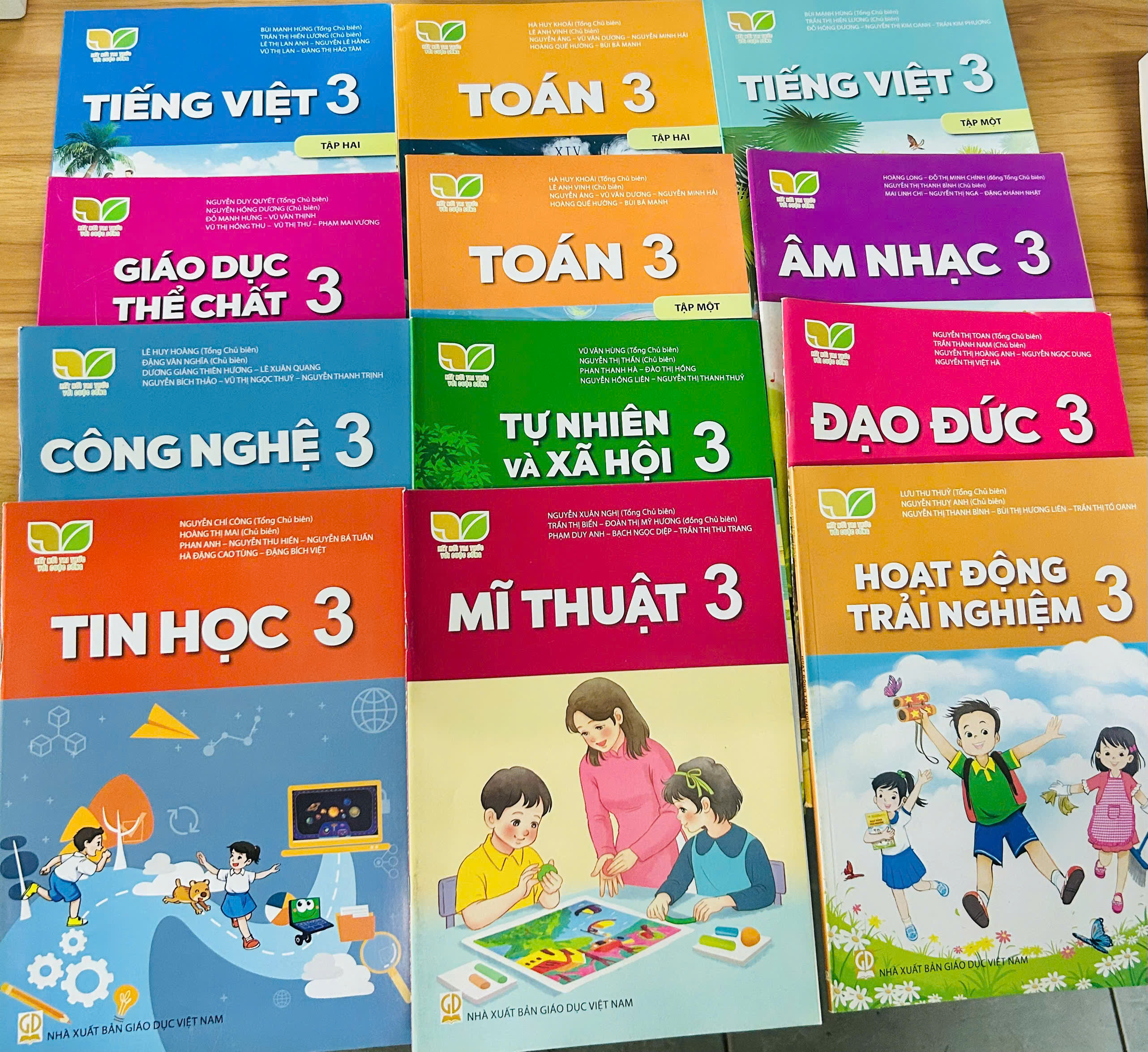 Bộ sách giáo khoa Lớp 3- Kết Nối Tri Thức Với Cuộc Sống (12 quyển- Kèm bìa nilong bao sách, nhãn tên)