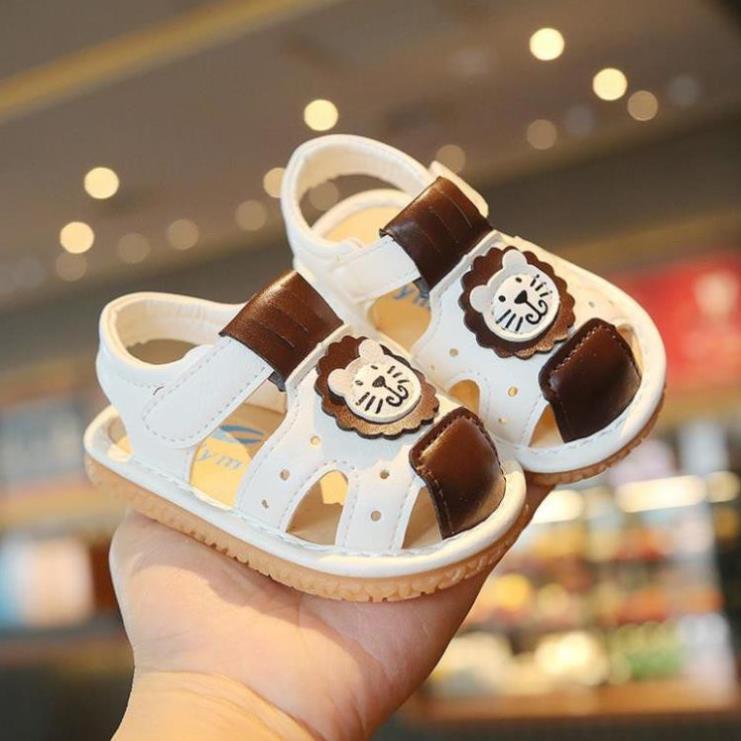 Sandal Tập Đi, Dép Tập Đi Cho Bé Chống Trơn Thoáng Khí Đế Mềm Hình Sư Tử Phát Tiếng Kêu