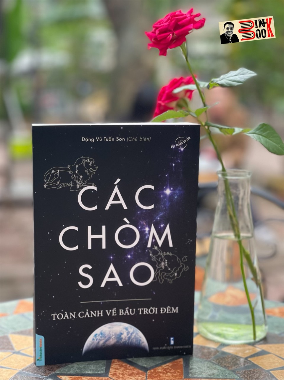 CÁC CHÒM SAO – Toàn cảnh về bầu trời đêm – Đặng Vũ Tuấn Sơn chủ biên – Tri Thức Trẻ Books – NXB Thanh Niên (Bìa mềm)