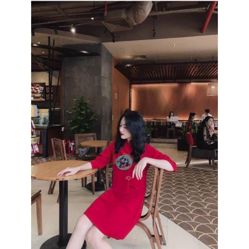 Đầm cổ tàu thêu hoạ tiết