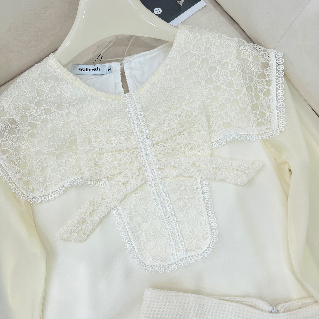 Set áo voan phối ren nơ ngực kèm chân váy chữ a