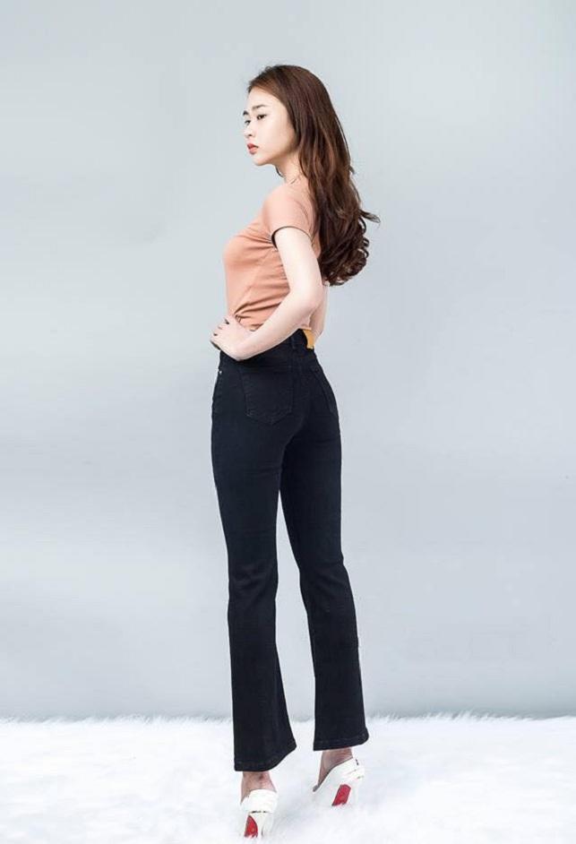 Quần Jean Nữ Ống Loe Dài Màu Đen