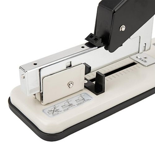 Dập ghim trung 80 tờ Deli - E0394