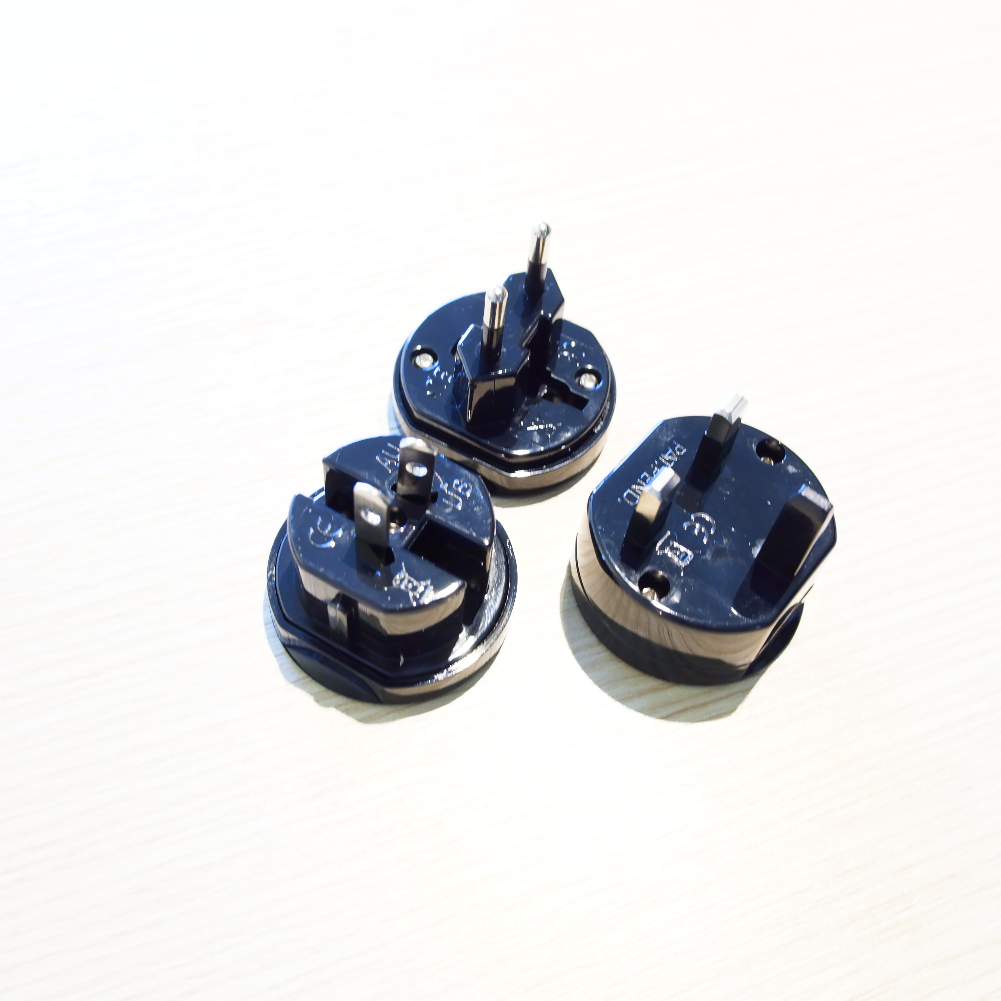 Ổ cắm du lịch - Travel adapter