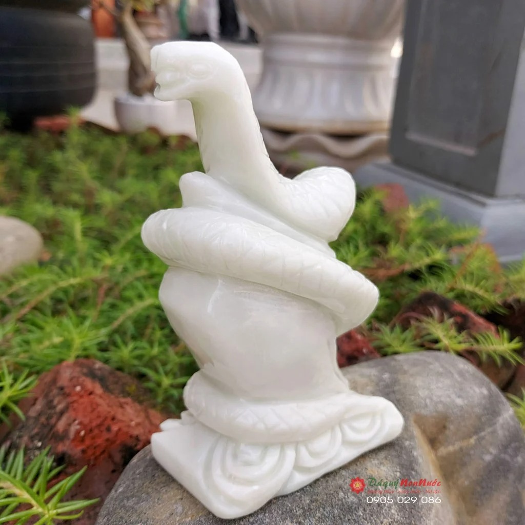 Tượng rắn tuổi Tỵ phong thủy 12 con giáp đá trắng xanh 12cm - đá Non Nước