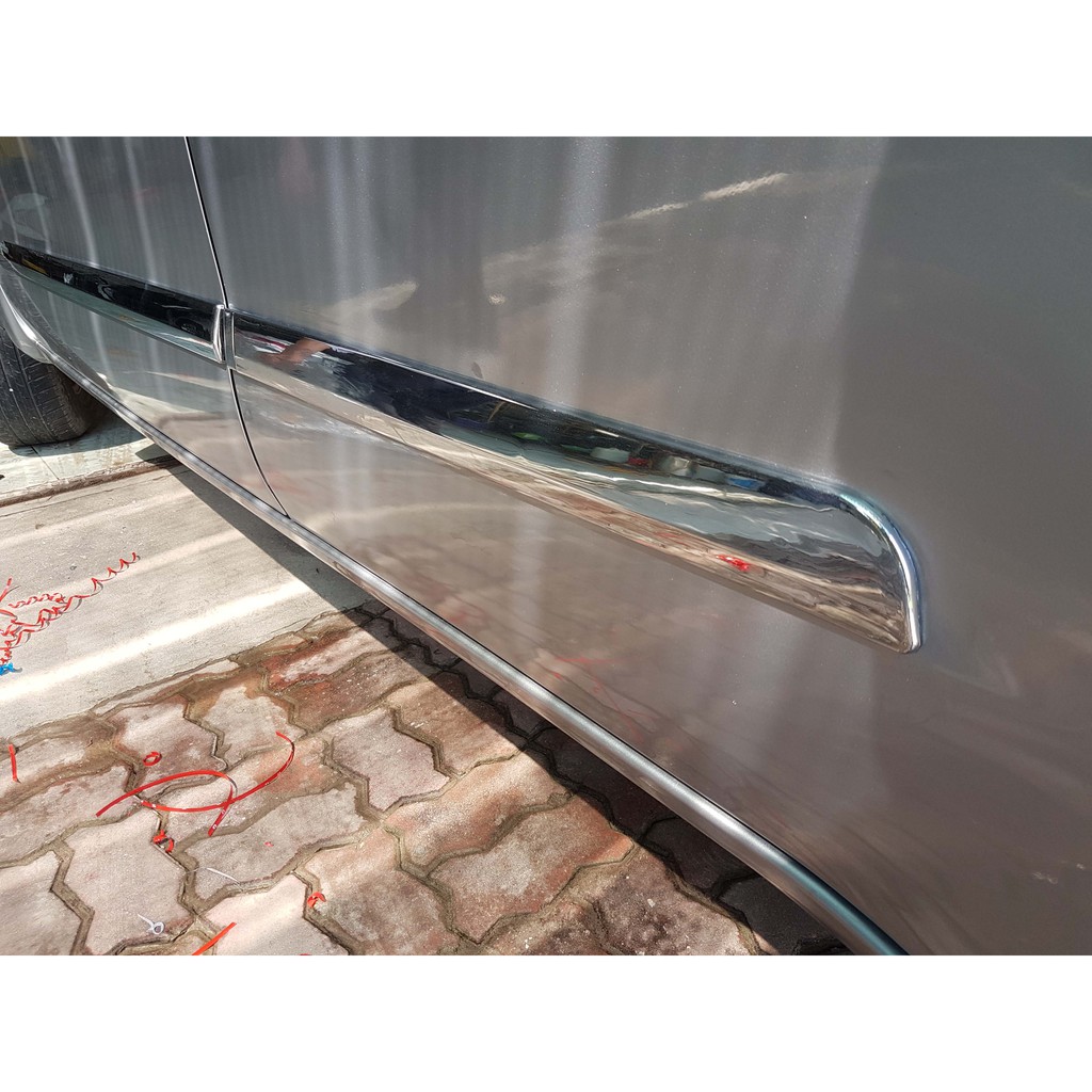 Ốp nẹp sườn hông xe Toyota Innova 2017 – 2023 mạ crom cao cấp, sáng bóng