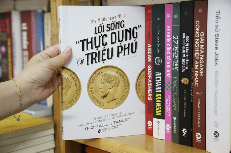 Bộ Sách Thâm Nhập Vào Tâm Trí Người Giàu: Lối Sống "Thực Dụng" Của Triệu Phú + Đọc Vị Tâm Lý Hành Vi Của Giới Giàu Và Giới Siêu Giàu