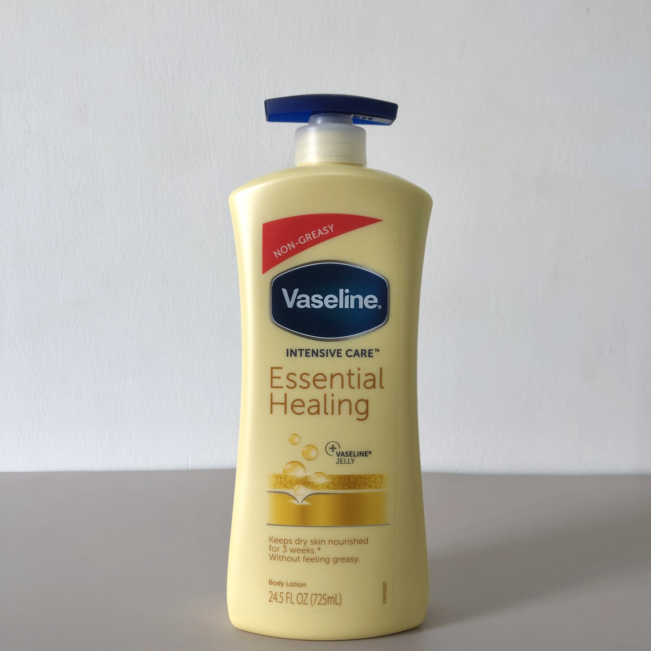 Sữa Dưỡng Thể Vaseline Essential Healing 725ml Vàng Nhập Mỹ