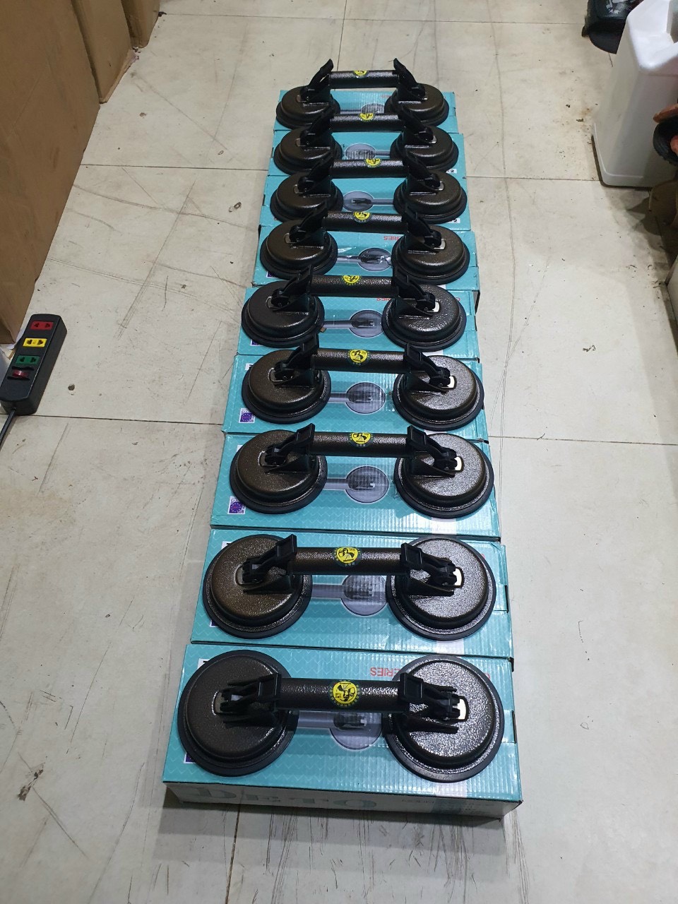 Tay hít kính 2 chấu