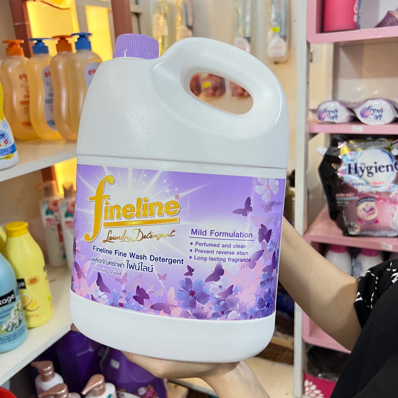 Nước Giặt Xả xứ sở của những nụ cười thân thiện 3000ml lâu hương lâu