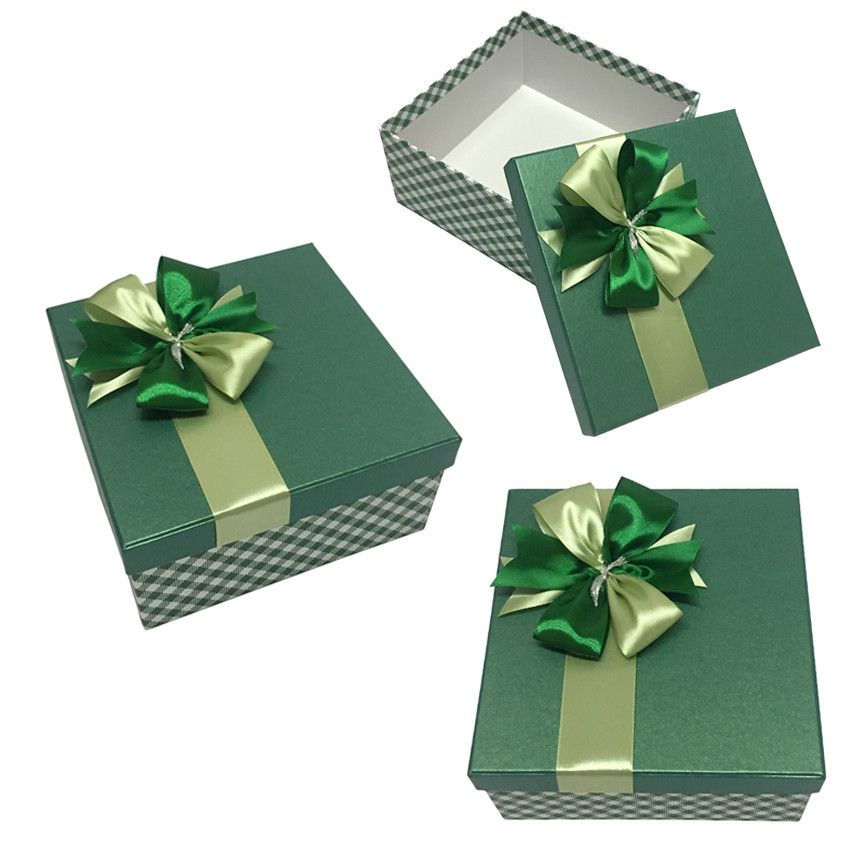 Hộp Quà Vuông V028 Phượng Hoàng 18 x 18 x 9 cm - Giao mẫu ngẫu nhiên
