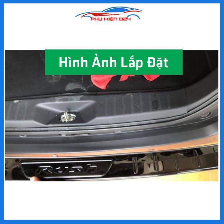 Ốp chống trầy cốp Rush 2019-2020-2021 thép không gỉ vân Titan chống trầy bảo vệ xe
