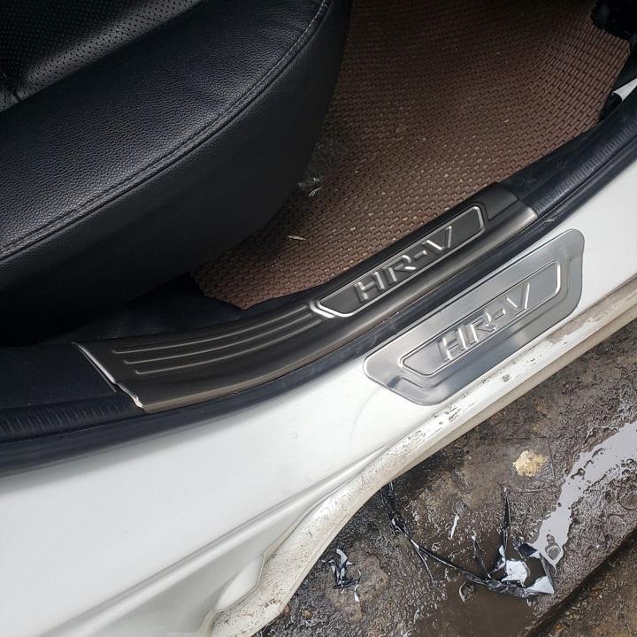 BỘ SẢN PHẨM Nẹp bước chân và ốp chống trầy cốp Honda HRV, HR-V - Mẫu Inox