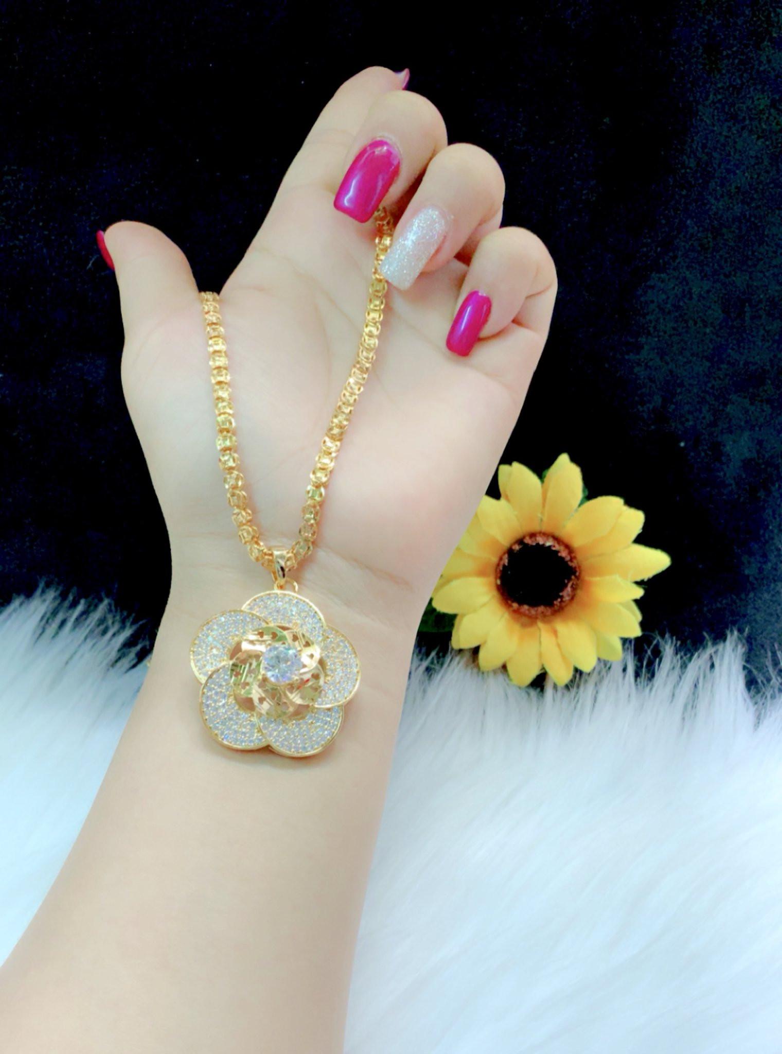 Dây chuyền nữ mặt bông xoàn dát vàng 18k mã EKPM41A