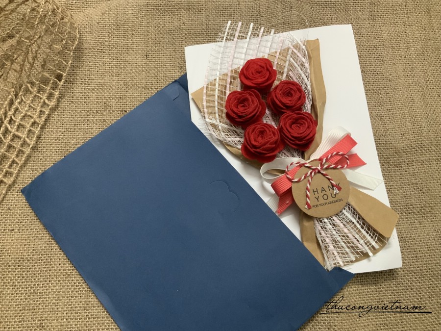 Thiệp 5 hoa hồng đỏ