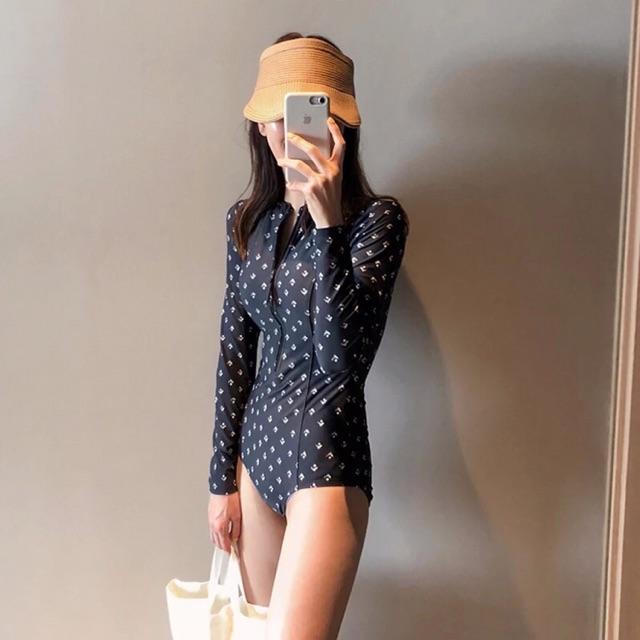 Bikini tay dài màu đen hoạ tiết trắng khoá kéo ngực