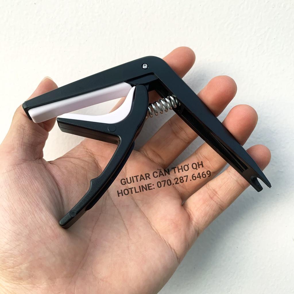 Capo Guitar Acoustic giá rẻ có tích hợp nhổ chốt giữ dây