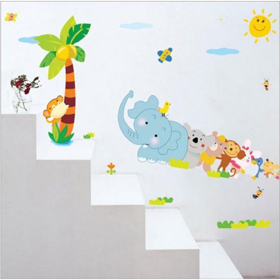 Decal trang trí voi và các bạn kéo co