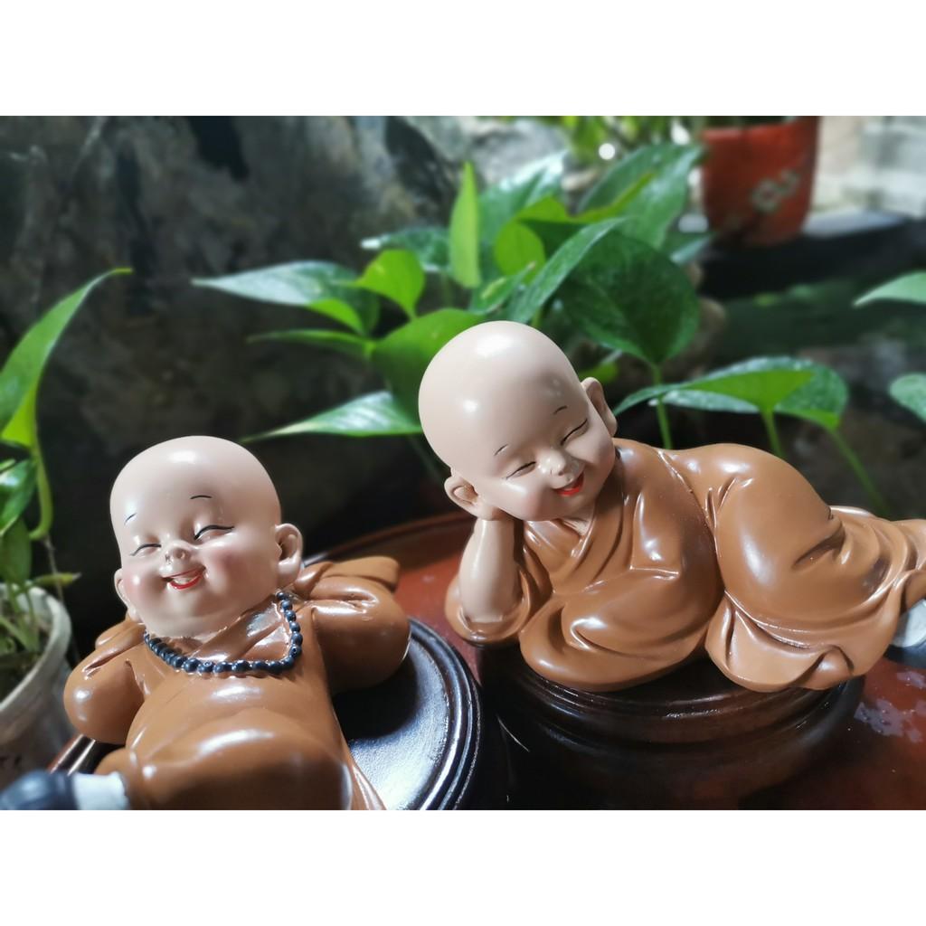 Bộ 2 chú tiểu nằm nghỉ ngơi thư giản
