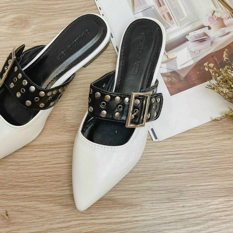 Giày sục da mịn đai lỗ đinh đen trắng đế bệt