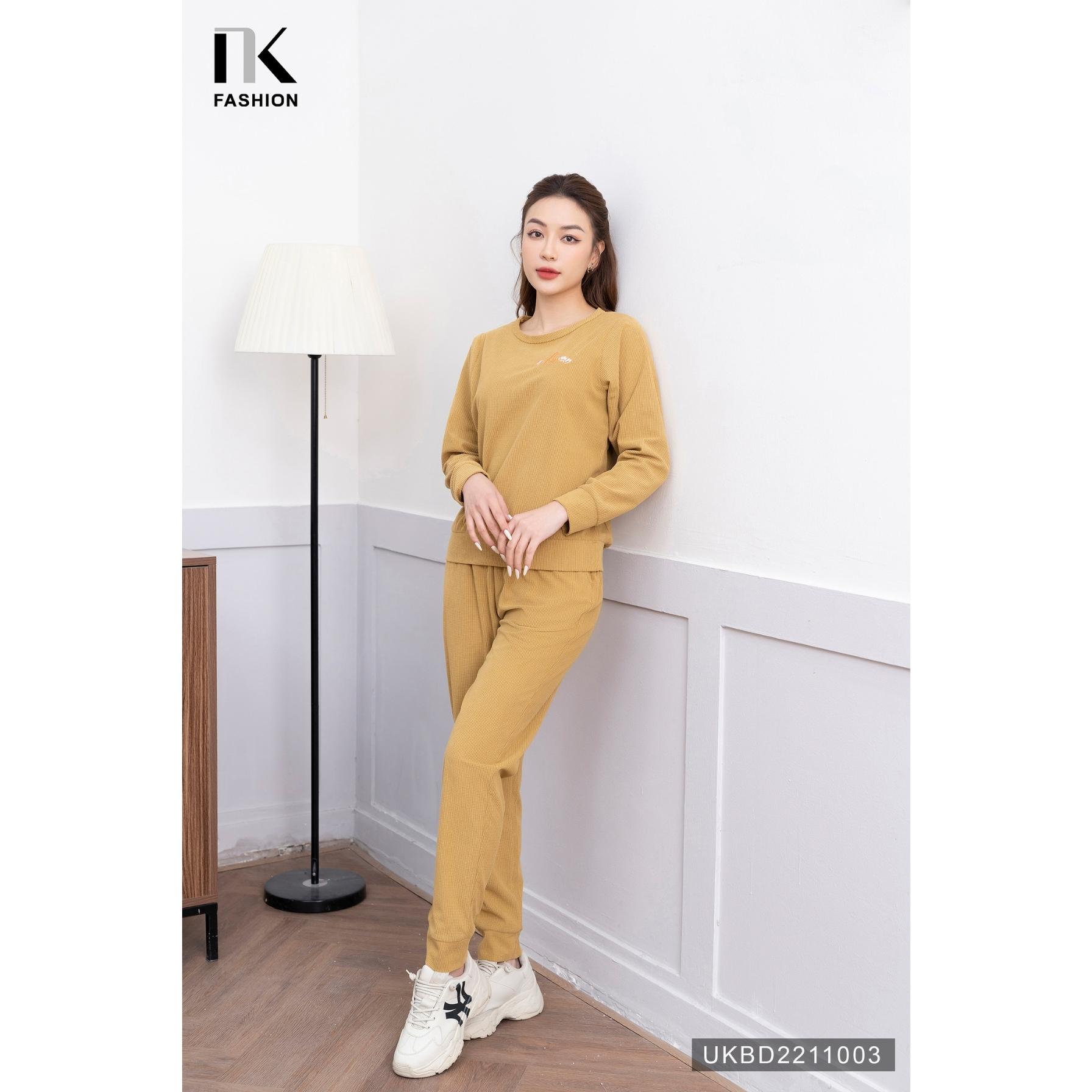 Bộ Đồ Thể Thao Nữ NK FASHION Thêu Ngực Thiết Kế Bo Gấu Chất Liệu Vải Nhập Hàn Cao Cấp UKBD2211003
