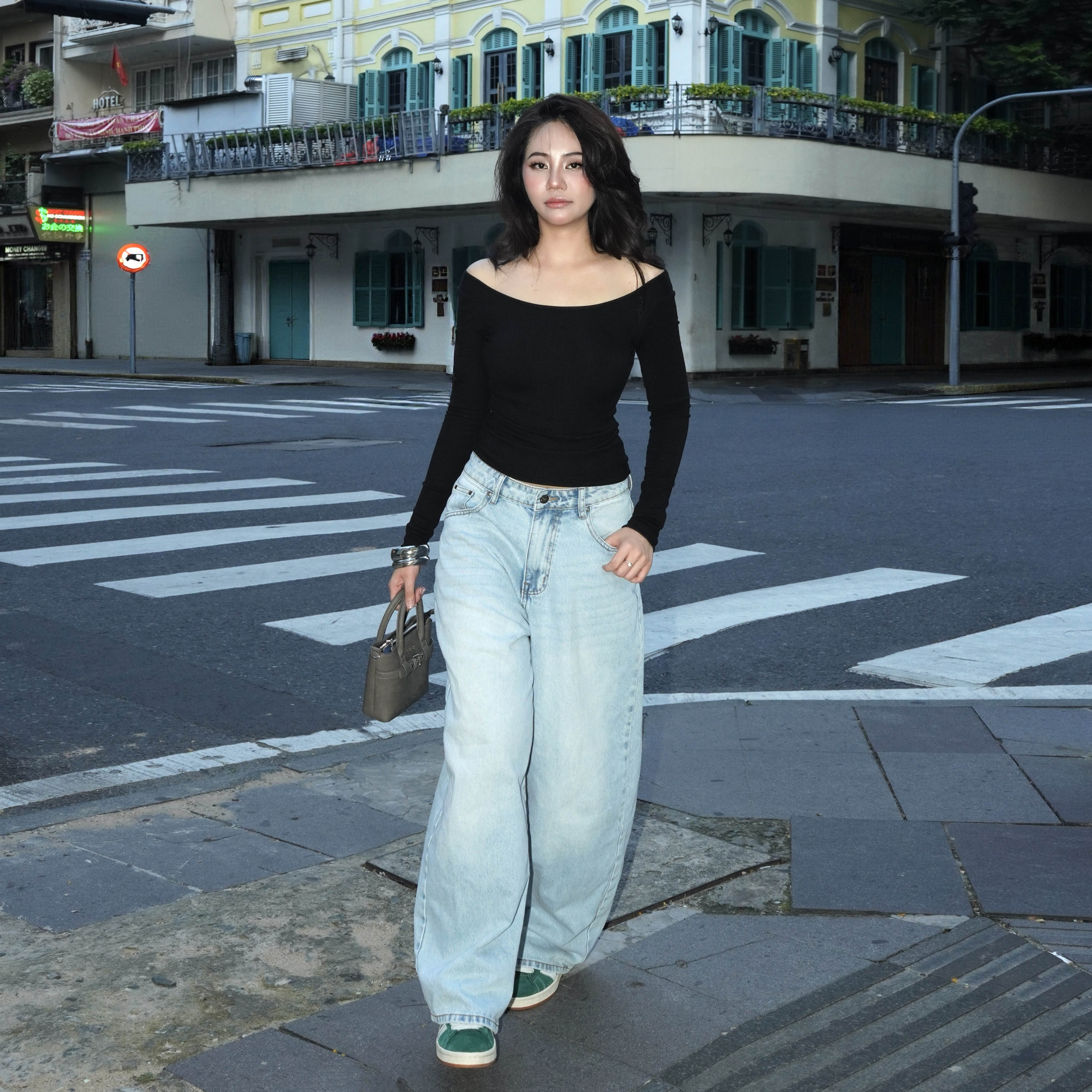 Quần jeans ống rộng balloon màu Lila Blue Aaa Jeans