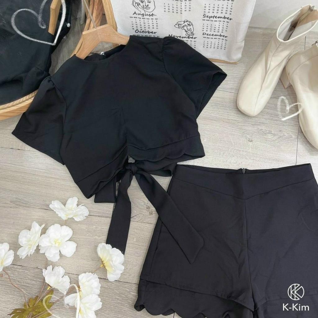 Sét áo lửng xẻ lưng cột nơ kèm quần sooc ngắn lai gợn sóng