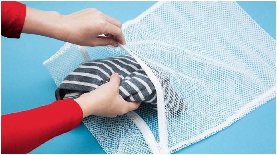 Túi lưới giặt quần áo Okazaki, thiết kế dạng ống giúp cho được nhiều quần áo đồng thời tiết kiệm được diện tích lồng máy giặt khi sử dụng - nội địa Nhật Bản