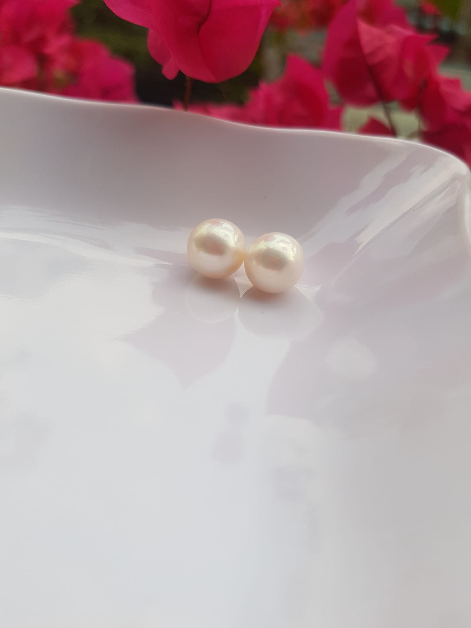Đôi Bông Ngọc Trai trắng sáng 9mm bóng đẹp Size hạt 9mm ngọc trai cao cấp thiên nhiên mệnh Kim Thủy Nữ về bọc Vàng làm đôi bông tai vàng đeo cực kỳ xinh luôn ạ