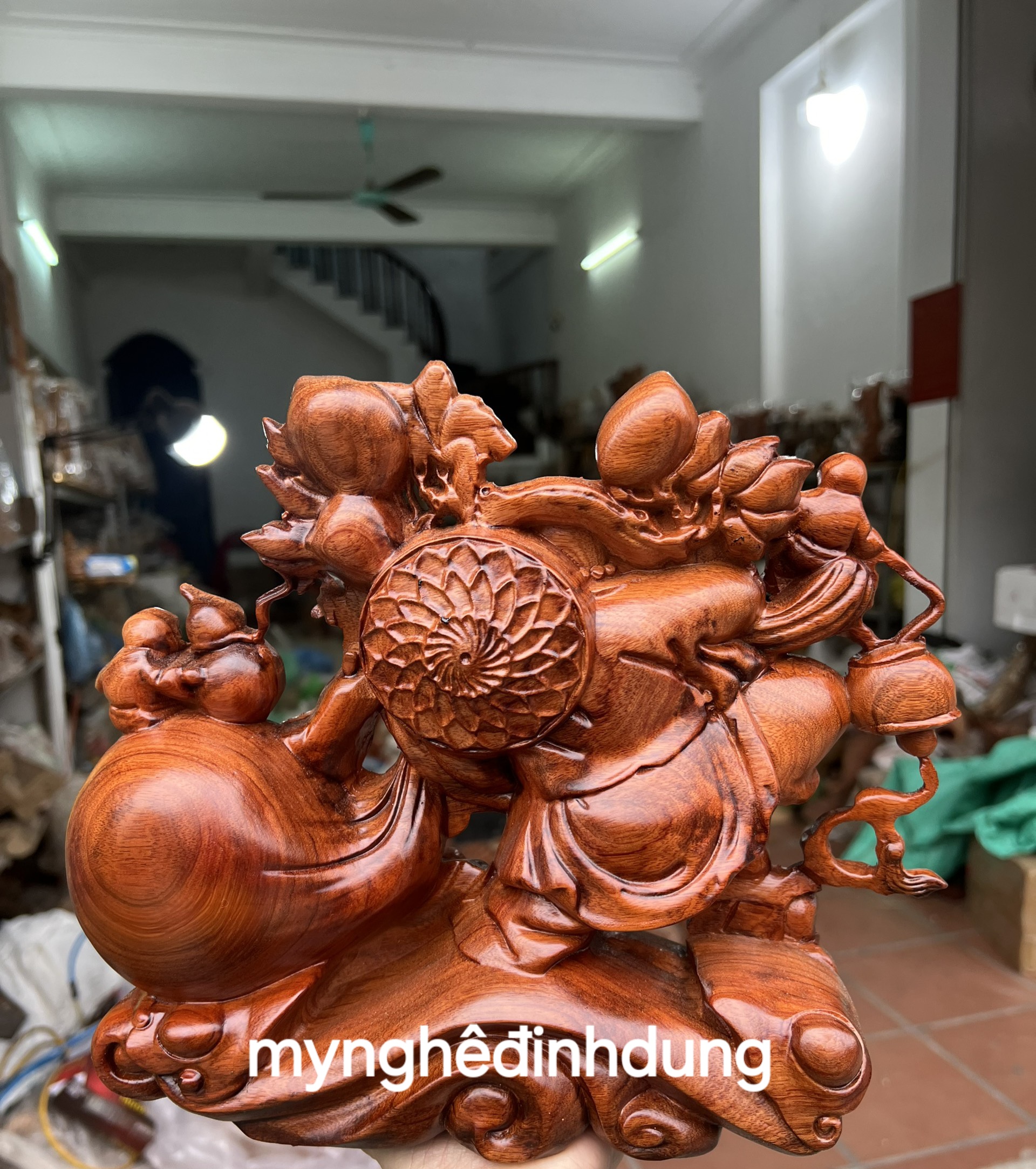Tượng phật di lặc kéo  bao vàng bằng  gỗ  hương đá  kt 30x25x12cm