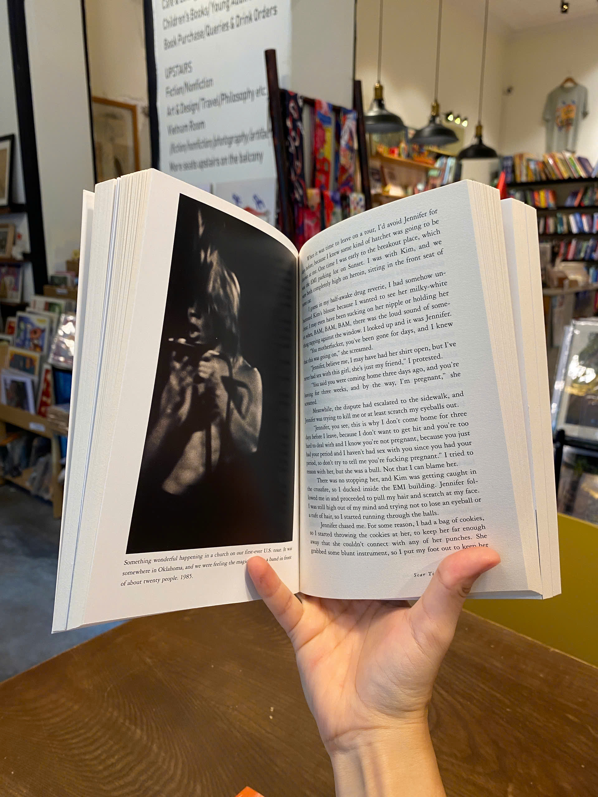 Sách - Scar Tissue by Anthony Kiedis | Music Nonfiction / Biography / Memoir / Ngoại văn