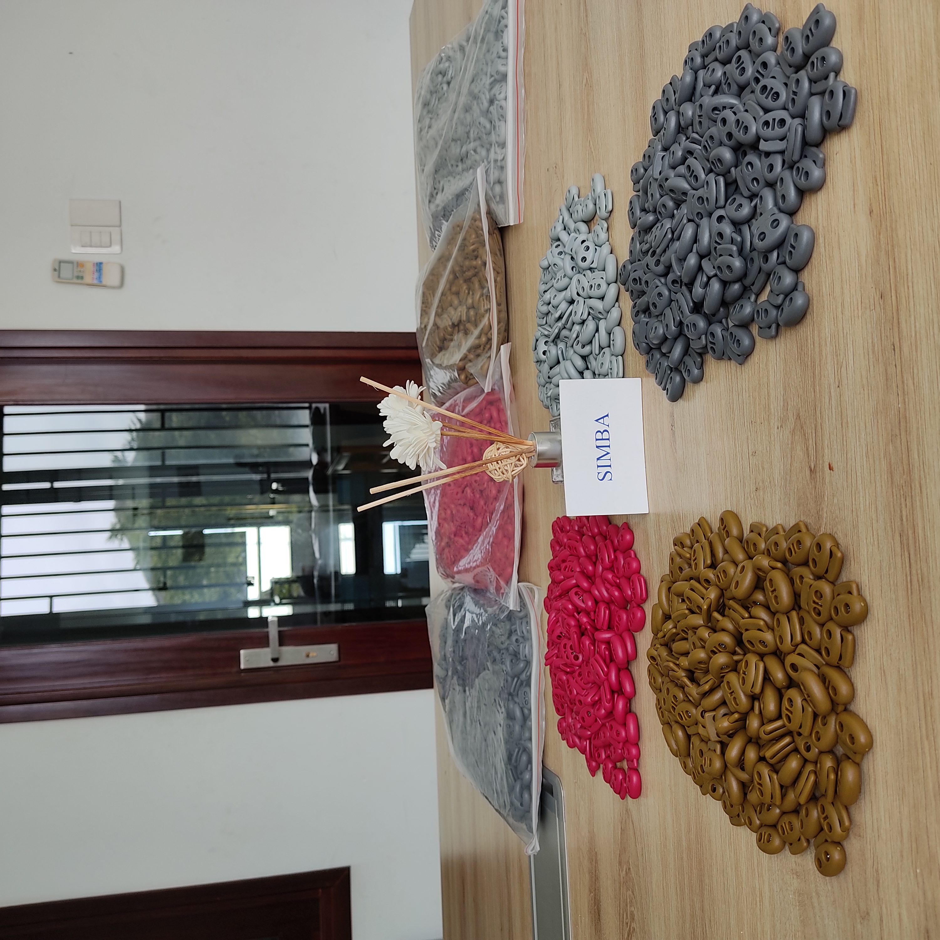 Nút chặn hạt 2 lỗ tròn dẹp lớn