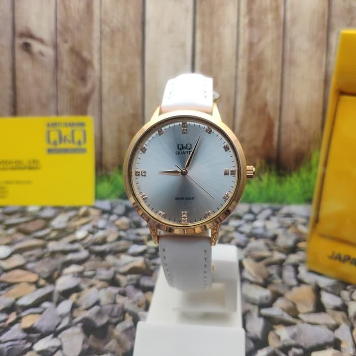 Đồng hồ đeo tay nữ hiệu Q&Q QA09J101Y