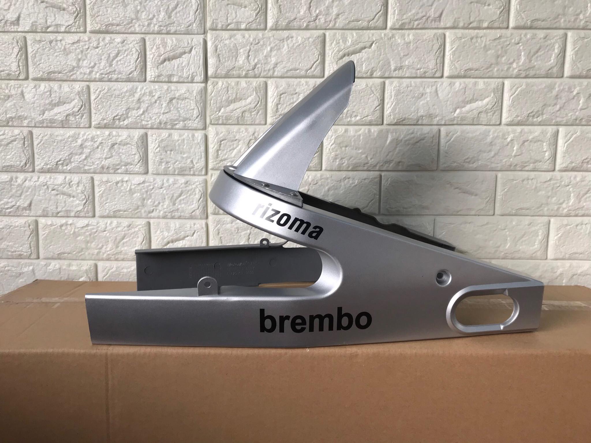 ỐP GẤP CHO WINNER X CÓ CHẮN BÙN CON CÓ TEM CHỮ BREMBO, RIZOMA