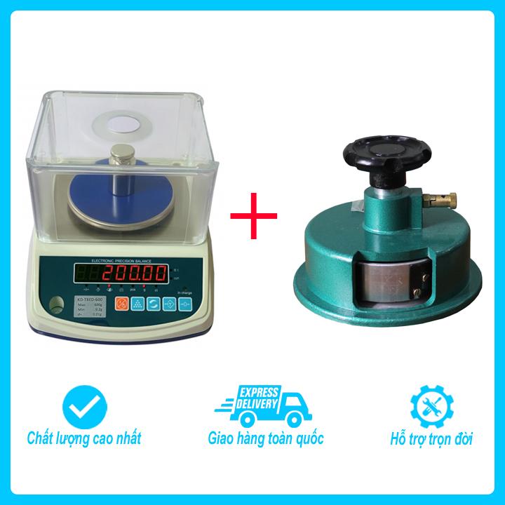 Bộ sản phẩm cân mẫu vải ngành may mặc bao gồm cân điện tử KD-TBED 300g/0.01g, dao cắt mẫu 10cm2 và 4 lưỡi dao thay thế