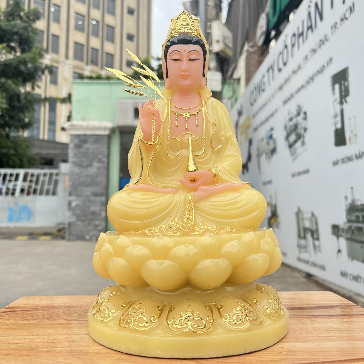 Tượng Quan Âm ngồi đài sen đá cao cấp cao 30cm