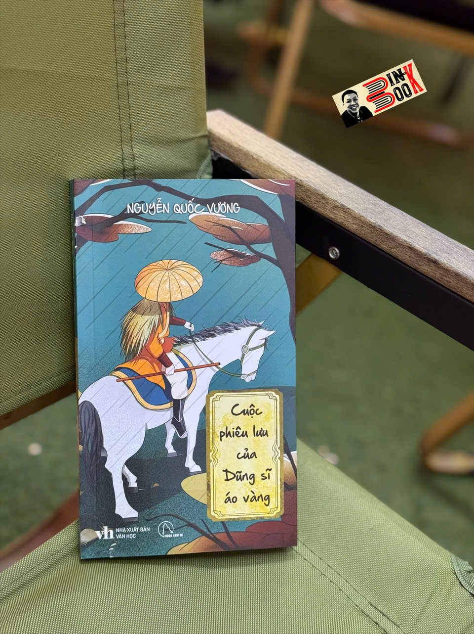 (Có chữ ký tác giả) CUỘC PHIÊU LƯU CỦA DŨNG SĨ ÁO VÀNG - Nguyễn Quốc Vương – Lyceum - NXB Văn Học