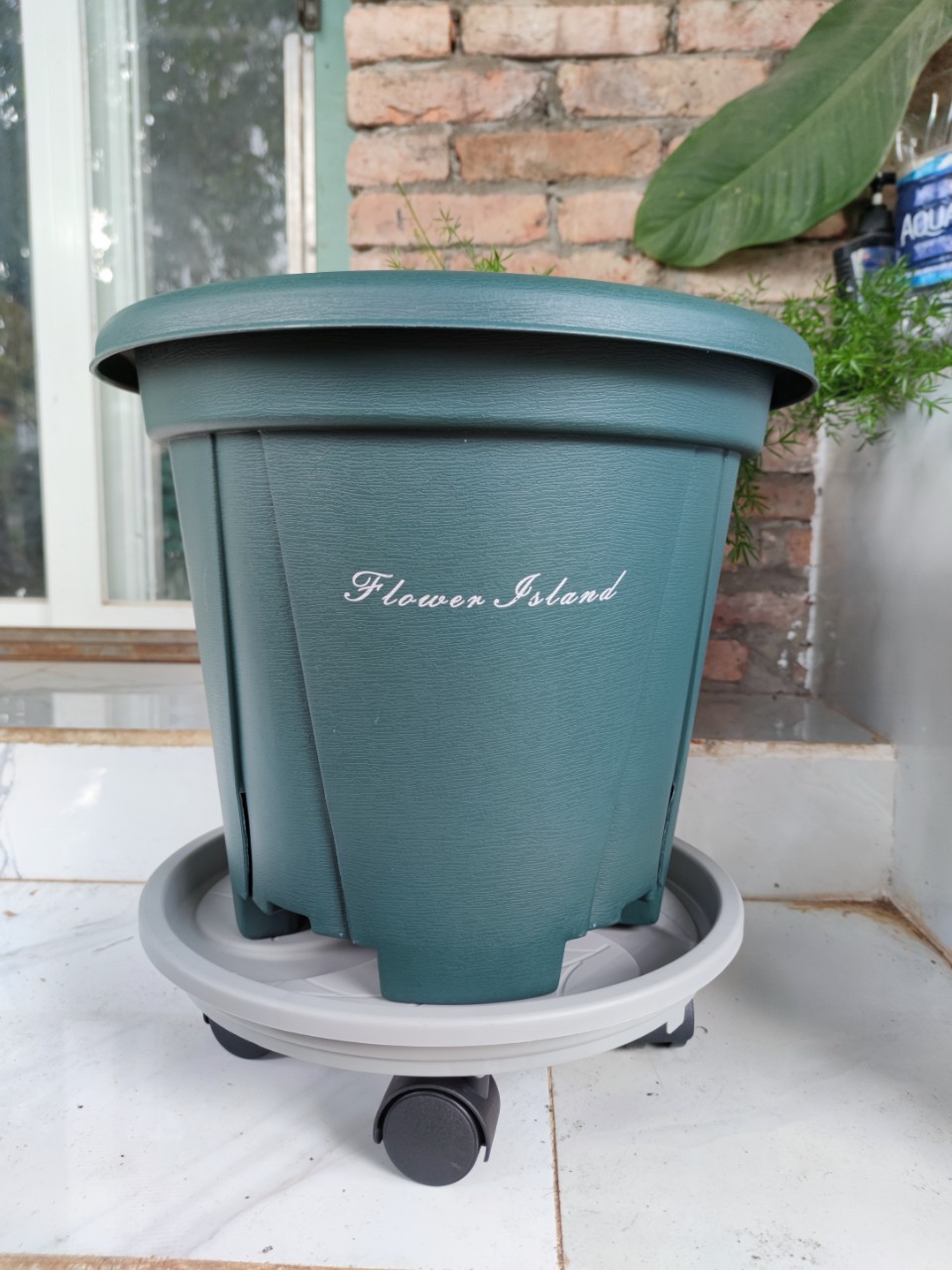 Bộ gồm chậu cao cấp Flower Island + Đế lót chậu bánh lăn có khay hứng nước thông minh
