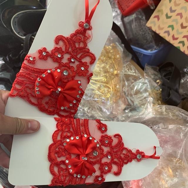 Găng tay cô dâu xót ngón màu đỏ