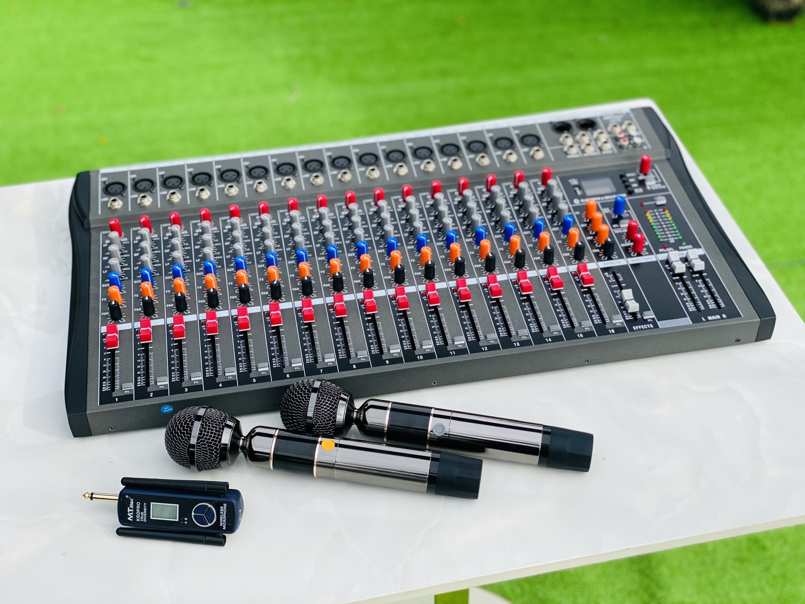 Combo Mixer Cao Cấp KT16 + Micro Không Dây K60Pro, Thích Hợp Karaoke Hay Sân Khấu Lớn Chuyên Nghiệp, Âm Thanh Sống Động, Bảo Hành 12 Tháng, Hàng Chính Hãng