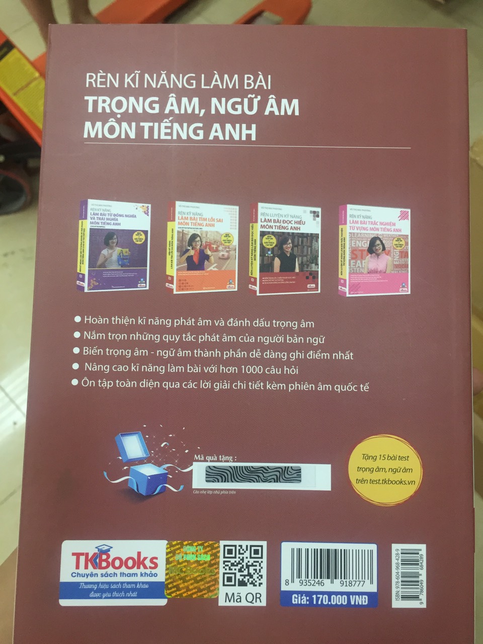 Rèn Kỹ Năng Làm Bài Trọng Âm Ngữ Âm Môn Tiếng Anh - Phiên Bản 2019 ( Cô Mai Phương ) tặng kèm bookmark