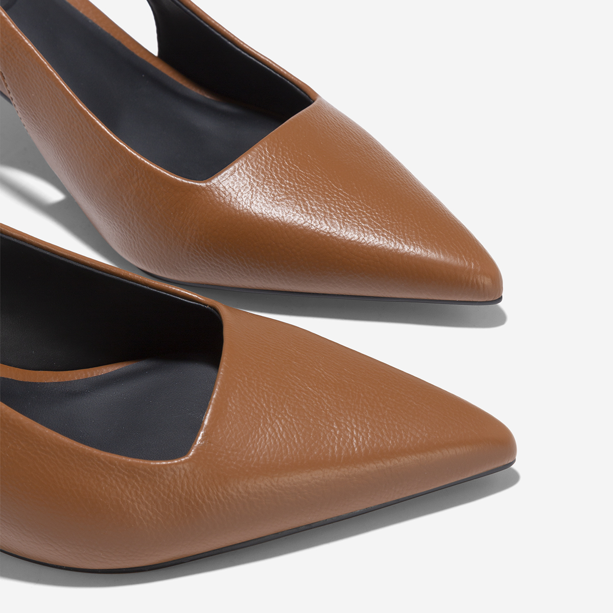 Giày spool heel slingback mũi nhọn - BMN 0652