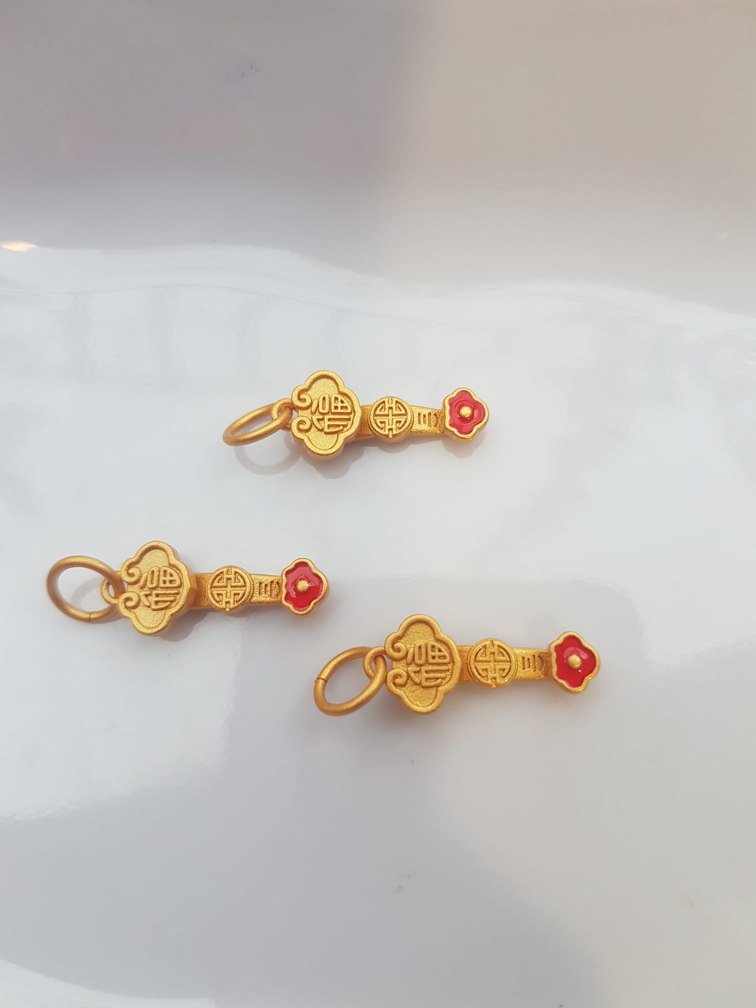 Phụ Kiện Charm Vòng Tay Nữ đẹp Hình Gậy Như Ý màu vàng phối vòng tay Nữ phối với vòng đeo tay của mình xinh xinh ạ